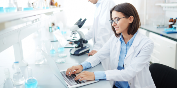 Beneficios de subcontratar los servicios de laboratorio